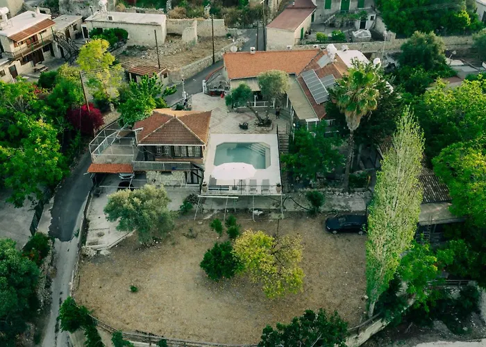 Retreat Kritou Tera *