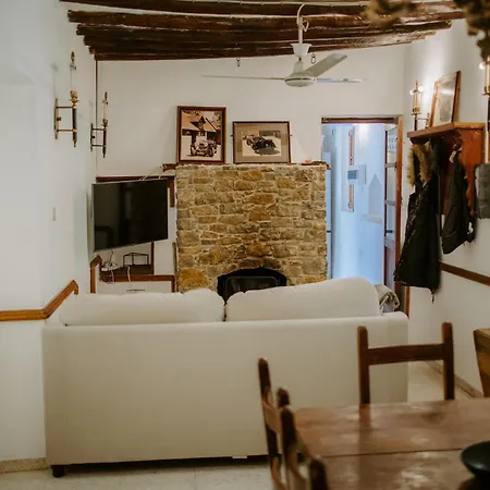 Retreat Kritou Tera *