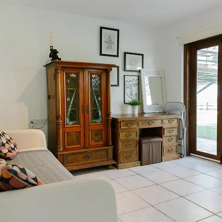 Retreat Kritou Tera *