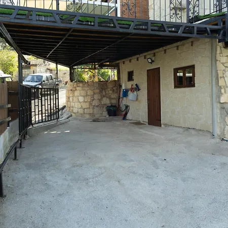 Retreat Kritou Tera