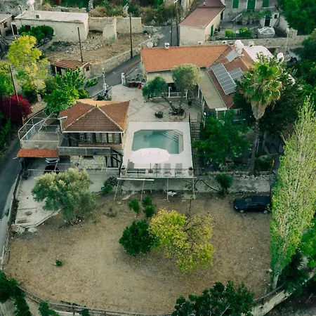 Retreat Kritou Tera *