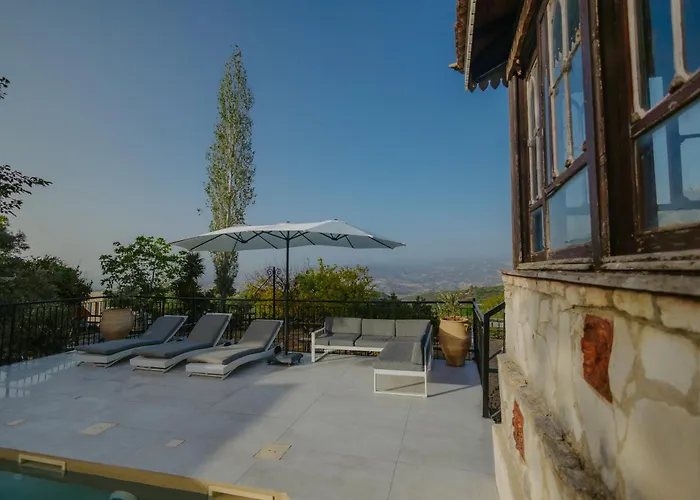 Retreat Kritou Tera *