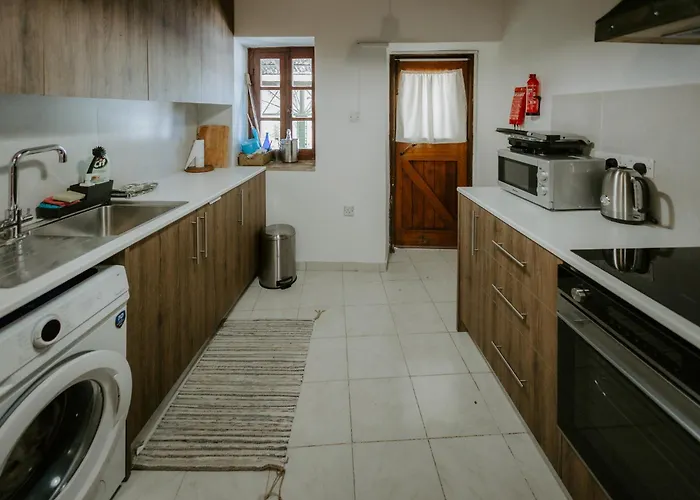 Retreat Kritou Tera *